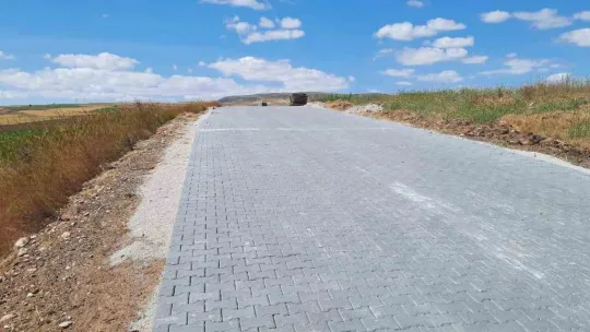 Bünyan'da Kilit Parke Yol Yapım Çalışmaları Devam Ediyor