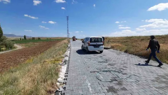 Bünyan'da Kilit Parke Yol Yapım Çalışmaları Devam Ediyor
