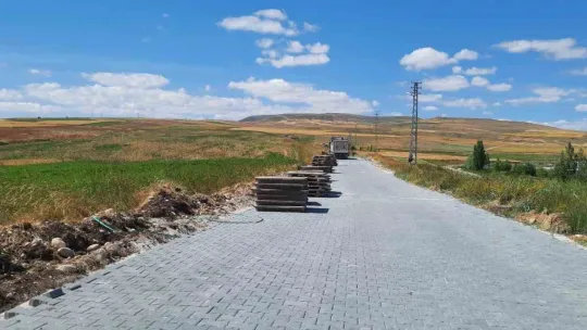 Bünyan'da Kilit Parke Yol Yapım Çalışmaları Devam Ediyor