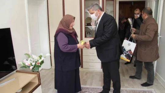Bünyan protokolünden şehit annelerine ziyaret