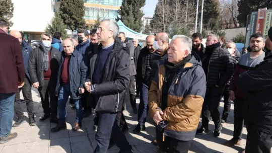Büyükkılıç: 'Kayseri Büyükşehir, deprem bölgesinde temizlik çalışmalarına devam ediyor'