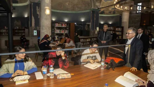 Büyükkılıç: 'Kütüphanelerimizle hem bugünümüzü hem de yarınlarımızı ihya ediyoruz'