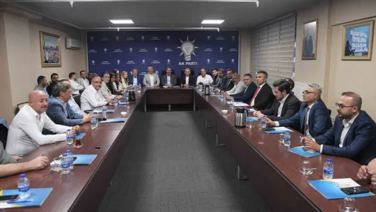 Büyükkılıç, AK Parti İl Başkanlığı Yeni Yönetimini Tebrik Etti