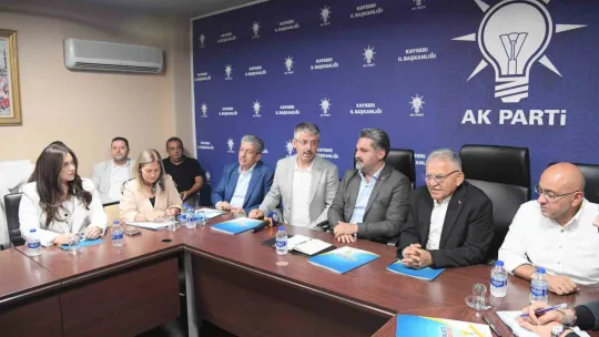 Büyükkılıç, AK Parti İl Başkanlığı Yeni Yönetimini Tebrik Etti