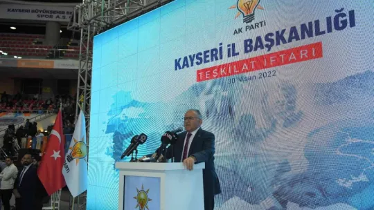 Büyükkılıç, AK Parti Kayseri İl Başkanlığı teşkilat iftarında partililerle bayramlaştı
