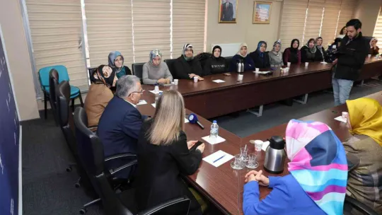 Büyükkılıç, AK Parti Kayseri İl Kadın Kolları Üyeleri ile istişare toplantısı gerçekleştirdi