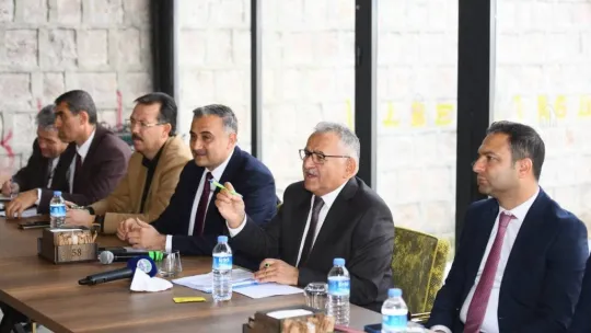 Büyükkılıç, Develi'de muhtarlarla buluştu