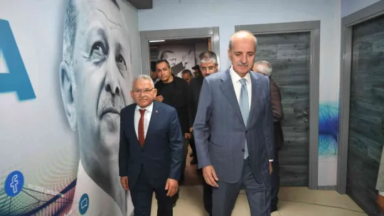 Büyükkılıç, Kurtulmuş ile birlikte AK Parti İl Teşkilatıyla buluştu