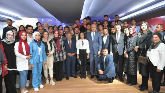 Büyükkılıç, Kurtulmuş ile birlikte AK Parti İl Teşkilatıyla buluştu