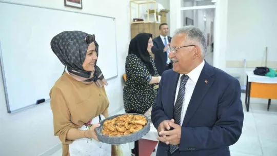 Büyükkılıç, Talas Sosyal Yaşam Merkezi'nde Kadın Kursiyerlerle Buluştu