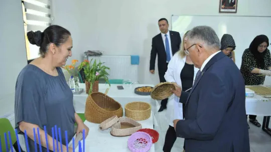 Büyükkılıç, Talas Sosyal Yaşam Merkezi'nde Kadın Kursiyerlerle Buluştu