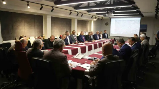 Büyükkılıç'tan 16 ilçe belediye başkanı ile 'doğal gaz' toplantısı
