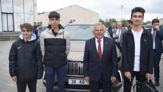 Büyükkılıç Togg'la Şehir Turu Attı