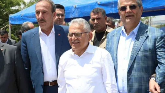 Büyükkılıç, Tomarza'da yurt temeli attı, dikimevinde incelemede bulundu