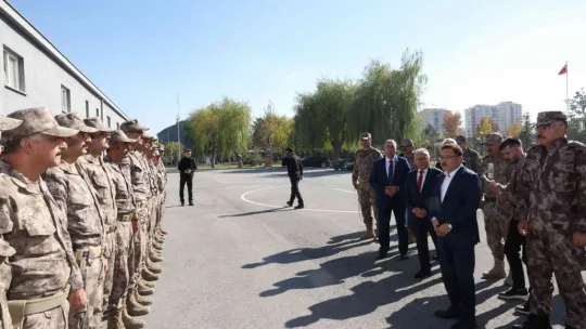 Büyükkılıç ve Çiçek PÖH timlerini Suriye'ye dualarla uğurladı