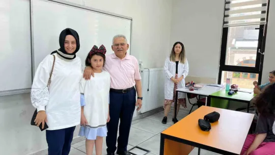Büyükkılıç, yaz okullarına katılan öğrencilerle bir araya geldi
