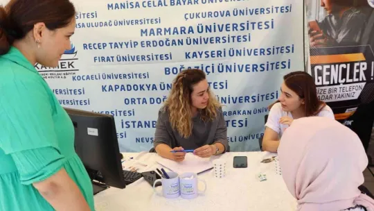 Büyükşehir 15 günde bin 500 öğrenciye ücretsiz danışmanlık hizmeti verdi