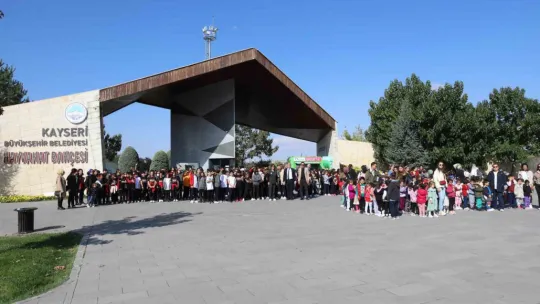 Büyükşehir, çocuklara hayvan sevgisini aşıladı