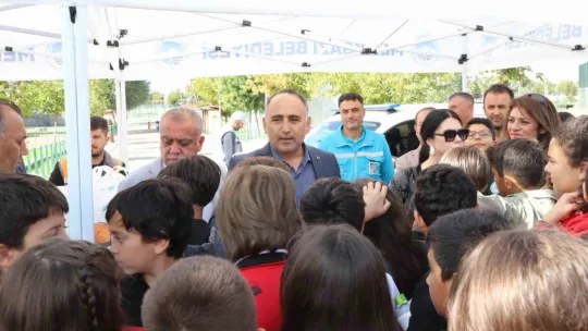 Büyükşehir, çocuklara hayvan sevgisini aşıladı