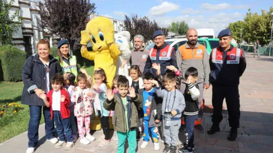 Büyükşehir, çocuklara hayvan sevgisini aşıladı