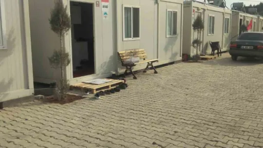 Büyükşehir'den deprem bölgesine 2 konteyner mutfak ve 1 konteyner yatakhane daha