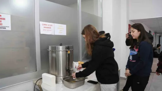Büyükşehir'den gençlere 10 ayda 1 milyon 350 bin bardak çorba ikramı