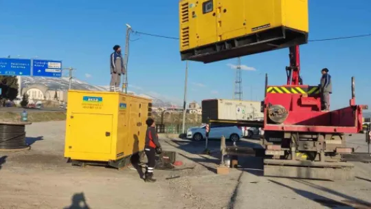 Büyükşehir'den gıdadan giyime, barınmadan altyapıya kadar deprem bölgelerine güçlü destek