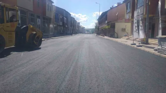 Sarıoğlan'a 7 bin ton asfalt serildi