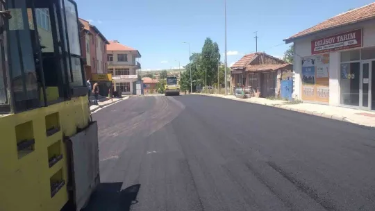 Sarıoğlan'a 7 bin ton asfalt serildi
