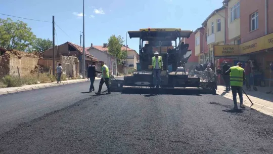Sarıoğlan'a 7 bin ton asfalt serildi