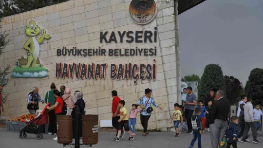 Büyükşehir Hayvanat Bahçesi'ne 1 yılda toplam 375 bin ziyaretçi