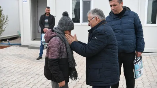 Büyükşehir'in 'Çocuklarımıza İyilik Örün' projesi, yürekleri ısıtmaya devam ediyor