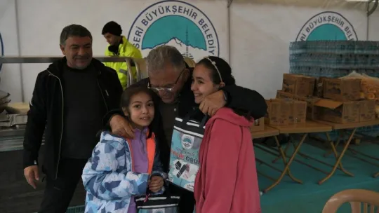 Büyükşehir'in 'Çocuklarımıza İyilik Örün' projesi, yürekleri ısıtmaya devam ediyor