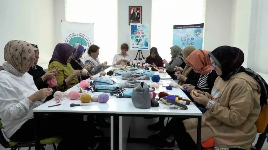 Büyükşehir'in 'Çocuklarımıza İyilik Örün' projesi, yürekleri ısıtmaya devam ediyor