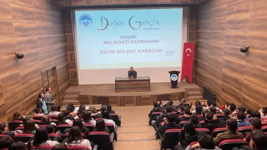 'Değer Gençlik' seminerinin konuğu Kaymakam Karacan oldu