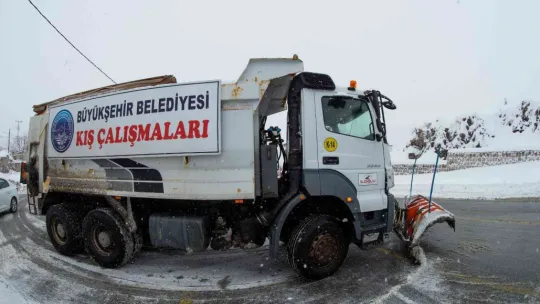 Büyükşehir 156 araçla karla mücadele için hazır