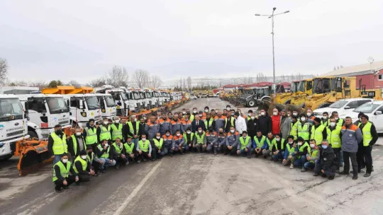 Büyükşehir 156 araçla karla mücadele için hazır