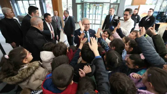 7,5 milyon yıllık fosil sergisi miniklerin ilgi odağı oldu