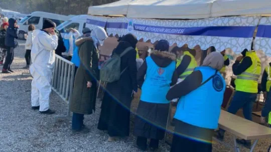 Büyükşehir'in afetzedelere şefkat ve merhamet eli sürüyor