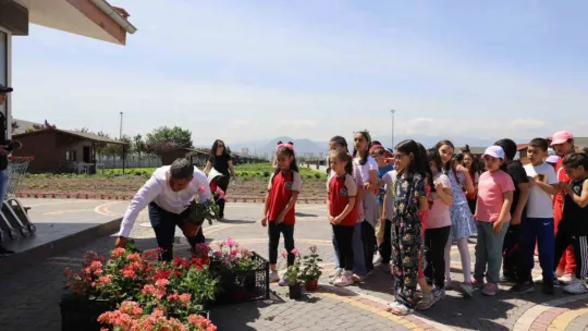 Büyükşehir'in Doğal Ürünler Bahçesi, minikleri ağırladı
