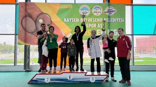 Büyükşehir'in heyecan dolu Tenis Defi Ligi'ne 200 sporcu katıldı