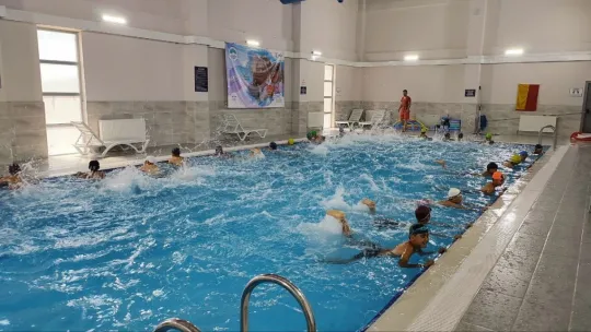 Büyükşehir'in Sarıoğlan Çiftlik Kapalı Yüzme Havuzu hizmete başladı