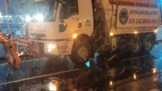 Kardan kapanan 256 kilometrelik yol ulaşıma açıldı