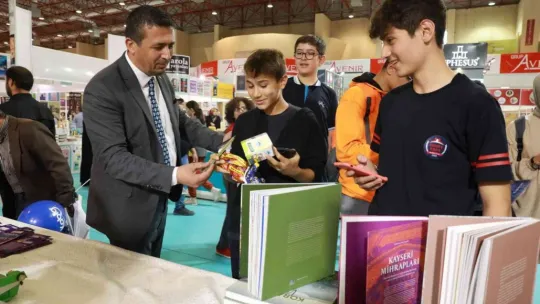 Büyükşehir KAYMEK, 5. Kayseri Kitap Fuarı'nda kitapseverlerle buluşuyor