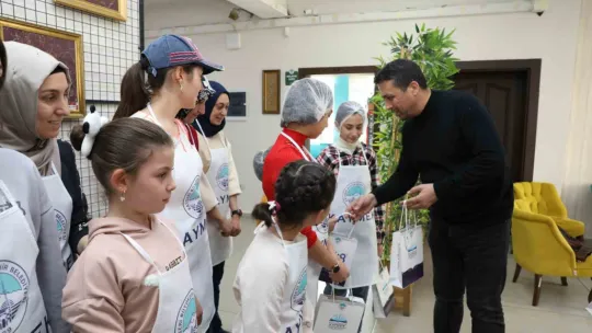 KAYMEK'ten 'Anne-Çocuk Mozaik Pasta Yapımı' etkinliği