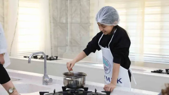 KAYMEK'ten 'Anne-Çocuk Mozaik Pasta Yapımı' etkinliği