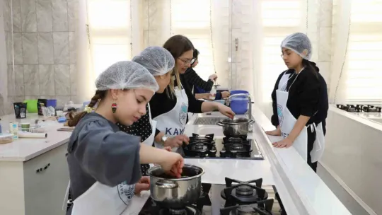 KAYMEK'ten 'Anne-Çocuk Mozaik Pasta Yapımı' etkinliği