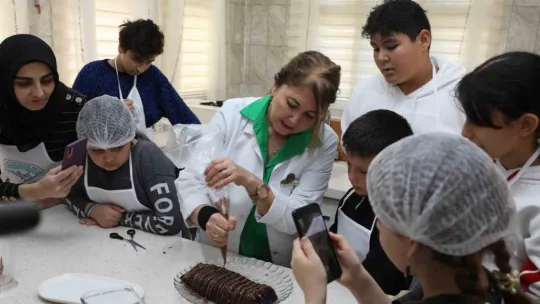 KAYMEK'ten 'Anne-Çocuk Mozaik Pasta Yapımı' etkinliği