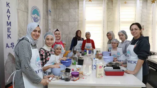 KAYMEK'ten 'Anne-Çocuk Mozaik Pasta Yapımı' etkinliği