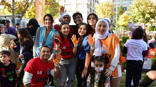 Büyükşehir, lösemili çocuklara moral ve sevgi dağıttı